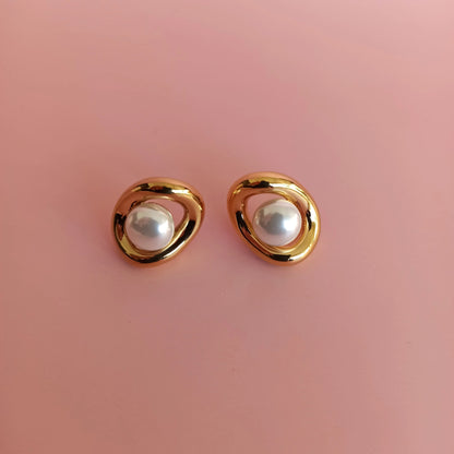 Boucles d'oreille en acier inoxydable avec une perle Lilia