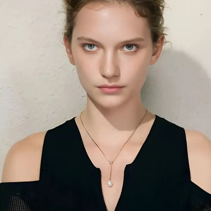 Collier en acier inoxydable Violeta porté par un mannequin